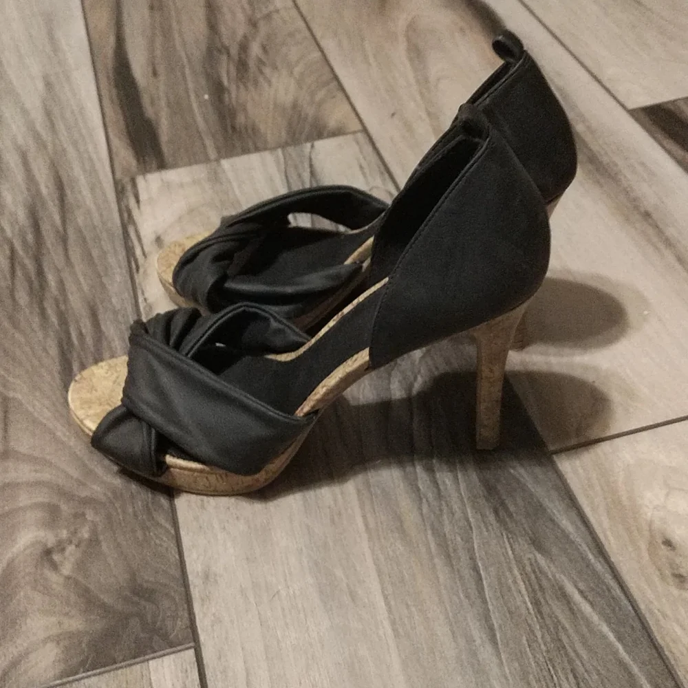 Heels - Picture 2 of 2
